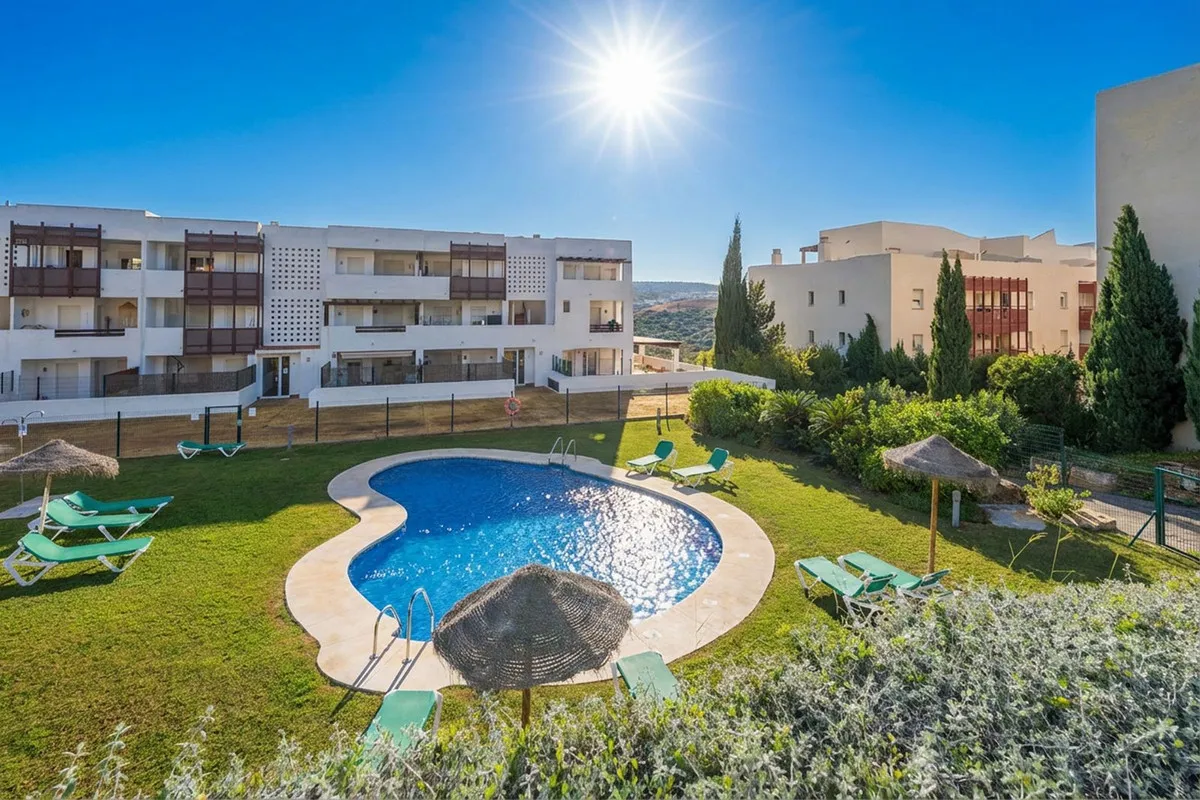 Spacious La Duquesa Golf Ground Floor Apartment