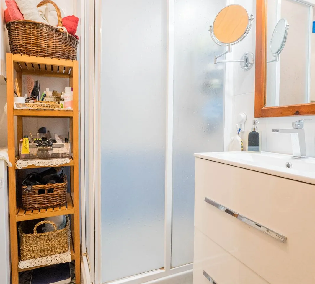 b1e9ee4e-0168-40a3-afa3-58d51e14b073