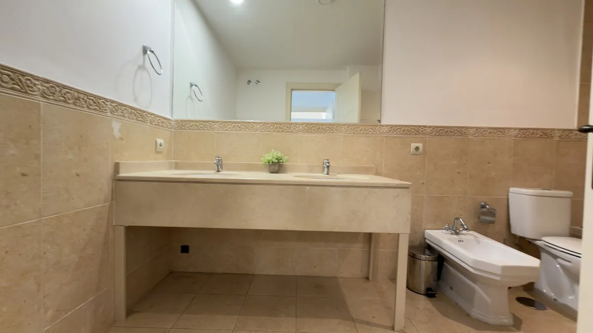 fb9f2a90-c2a5-42d6-ae65-713b453e5245