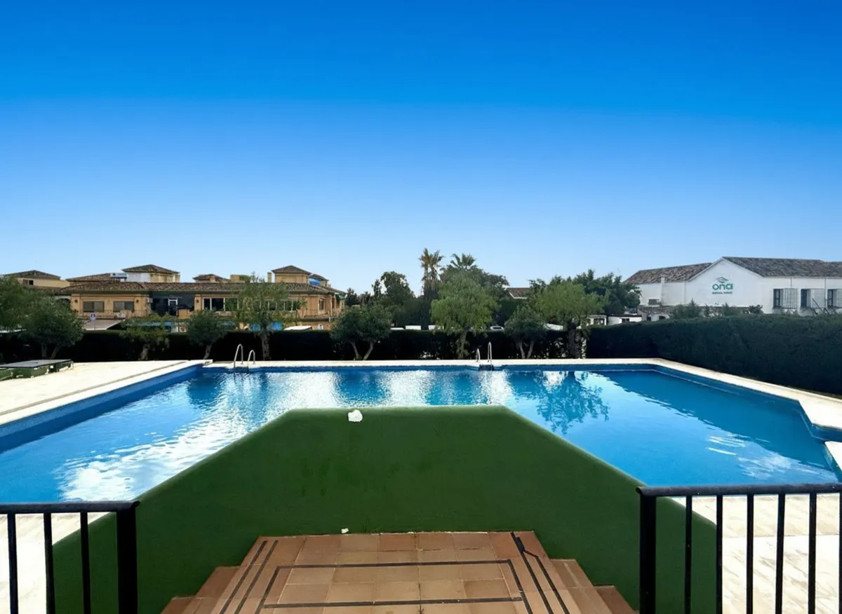 Charming 3-Bed Apartment with Sea Views & Parking