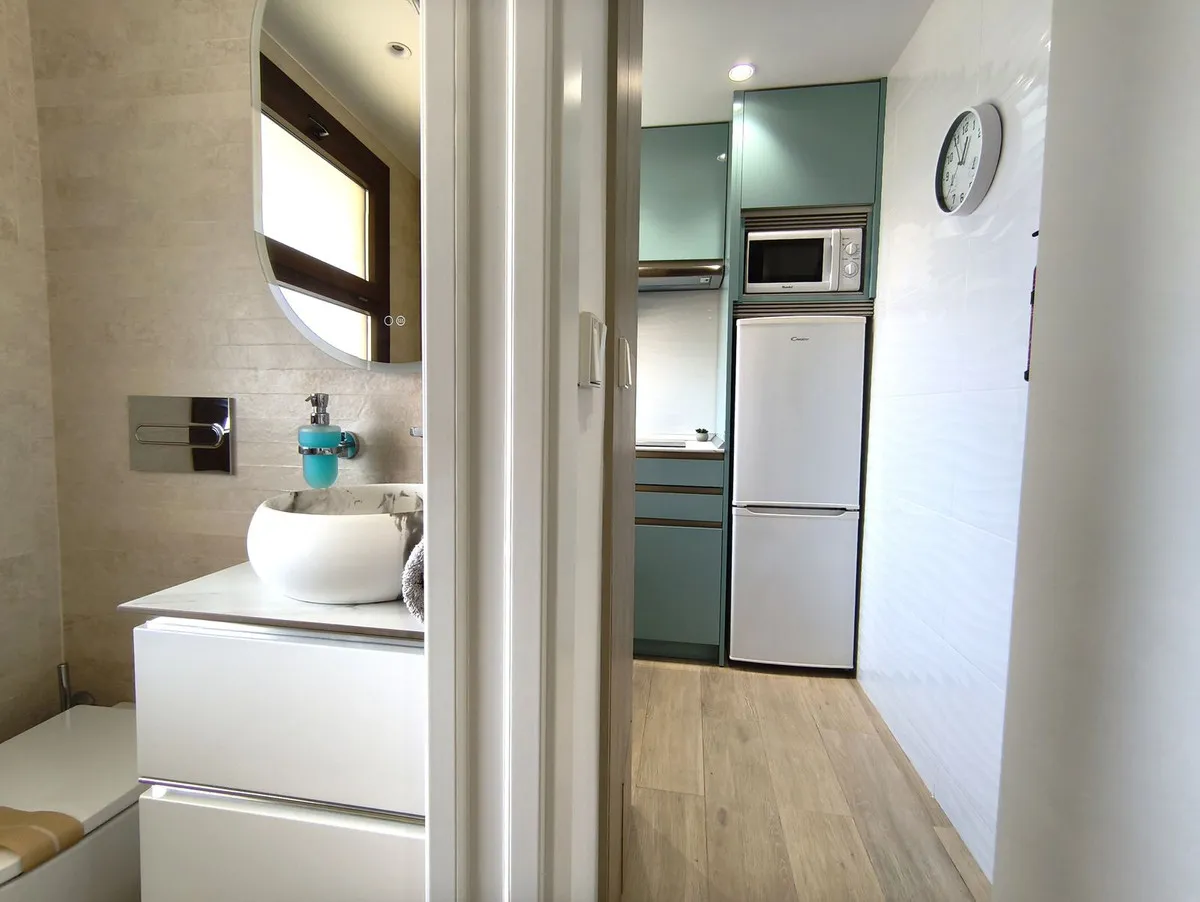 04abf4a9-3d56-42c2-85d6-6b4ff4195085