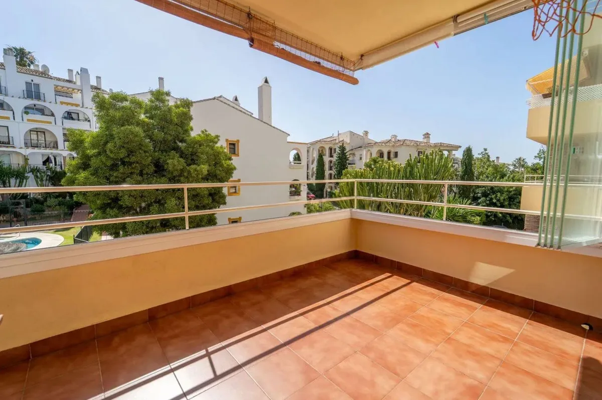 Coastal Haven: 3-Bedroom Beachside Apartment