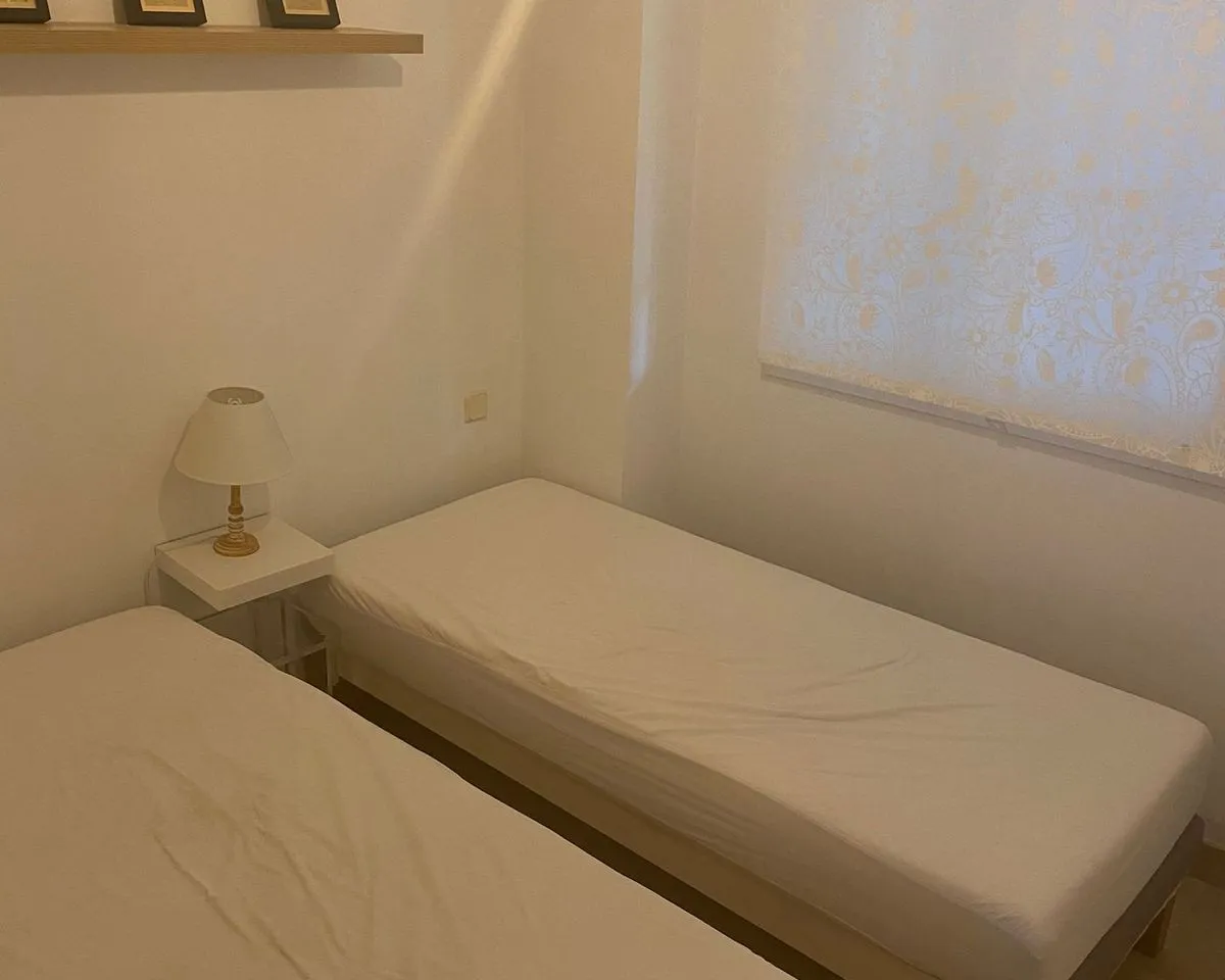 8269d26a-5a57-4eac-b16a-e835fb95701d