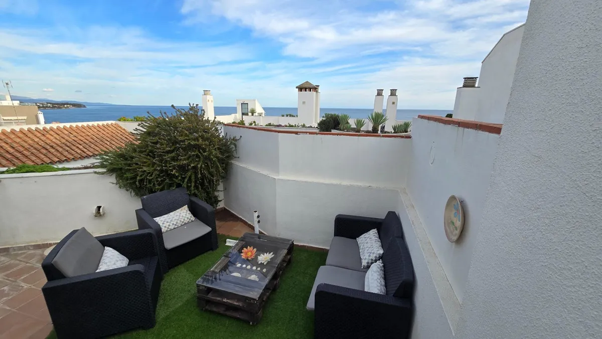 Beachfront Paradise in Estepona with Solarium Terrace