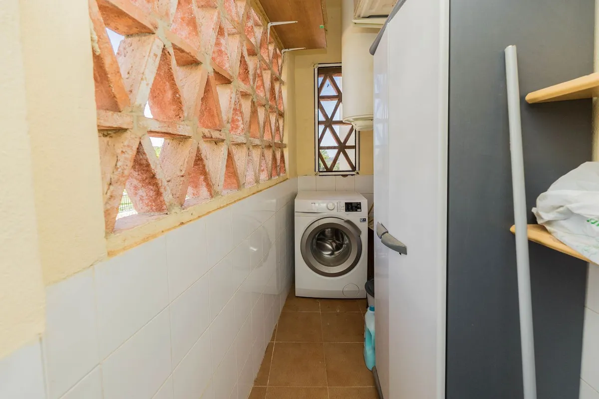 c0c83825-5745-4d2d-83b3-f985578e04dd