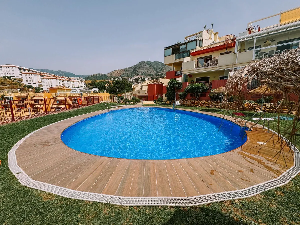 d504caf2-0dd3-41c8-8c97-31cea49bd943