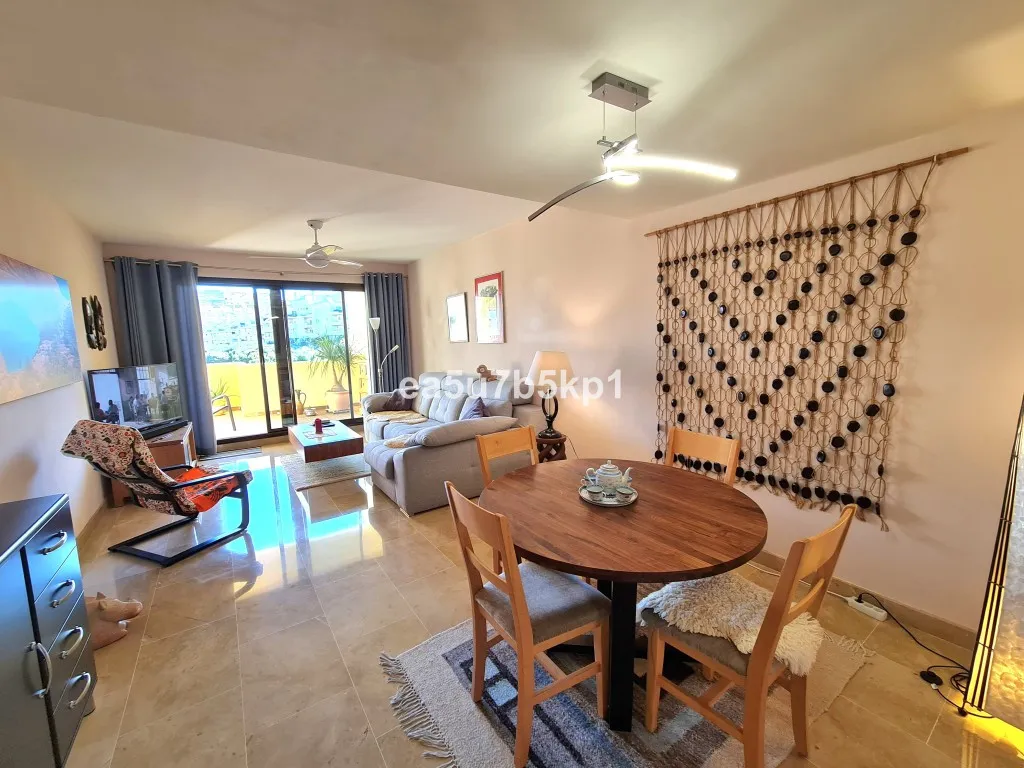 72b3bc9c-f39a-405e-b742-7723b714bd96