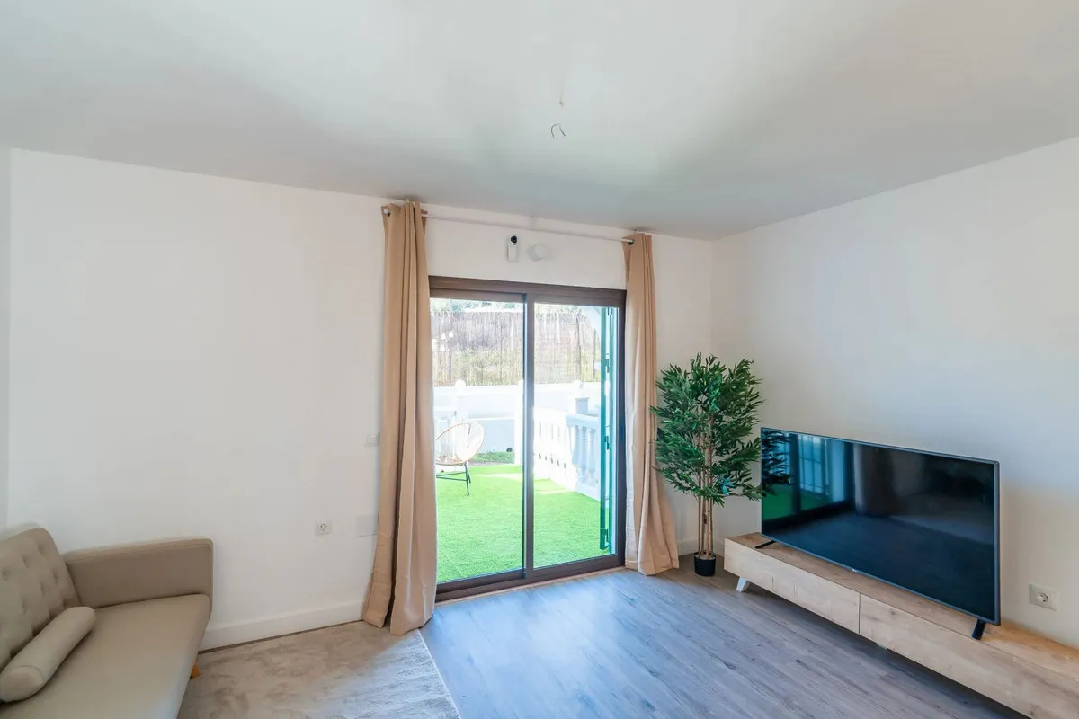 16e1a9c6-c4b2-46ad-a3c0-3856f3968f80