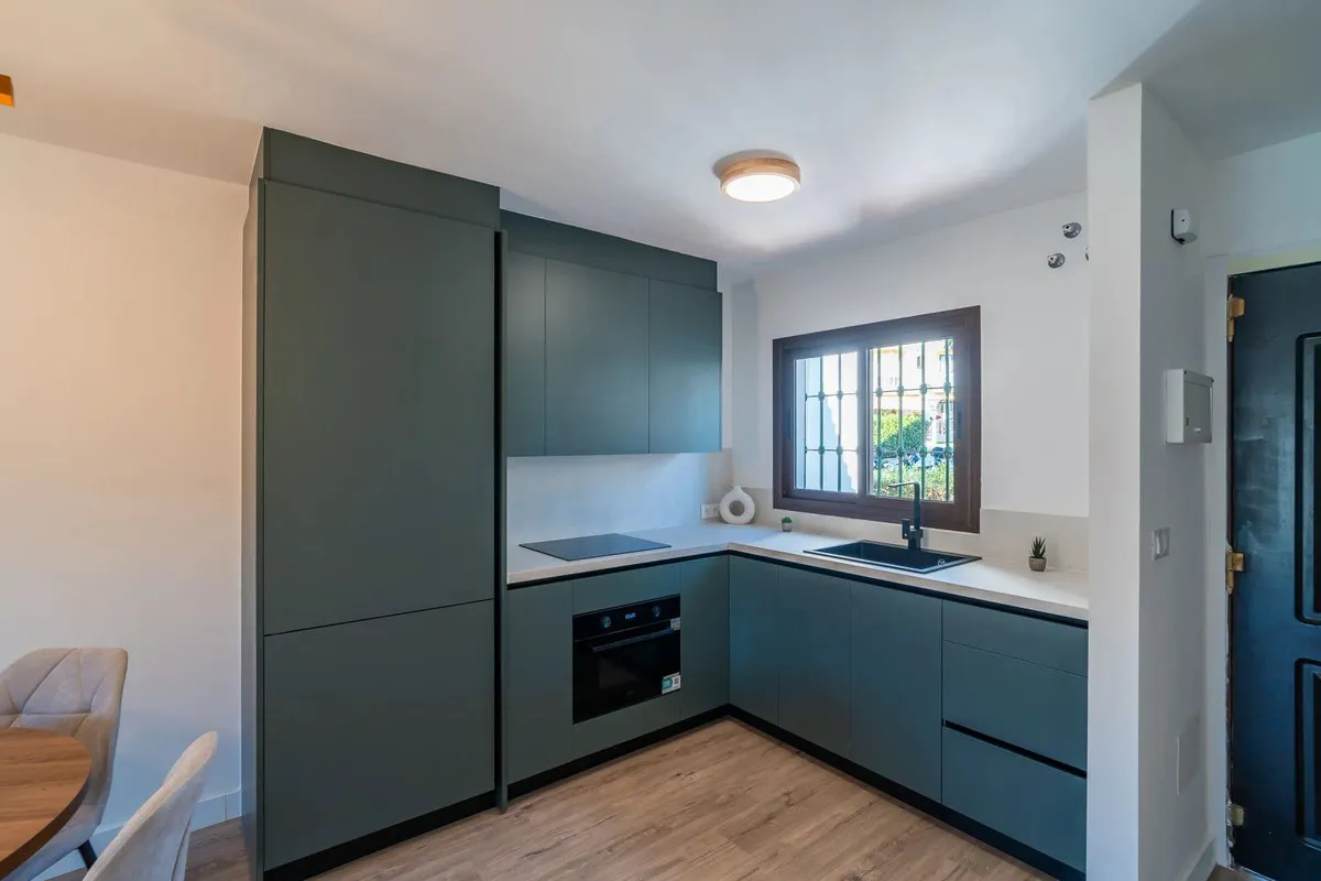 5b307a2e-5f65-48b1-84d6-fddab6b5e273