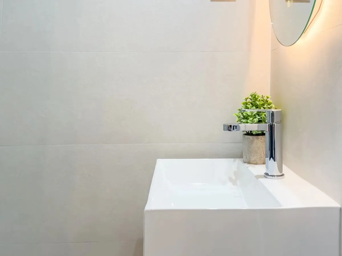 f1a3eae6-5044-456b-8821-6caee69efcd0