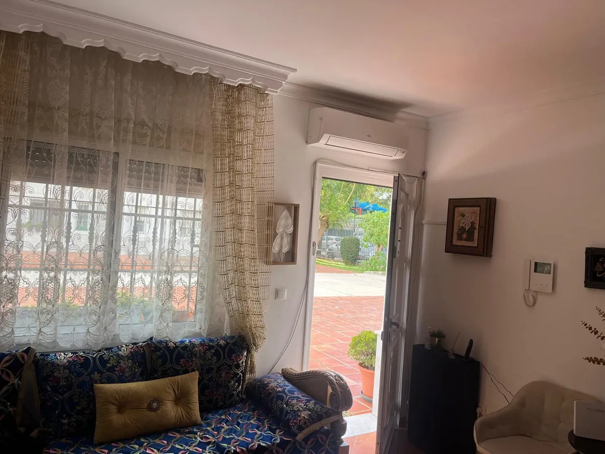Sunlit 4-Bedroom Flat in Fuengirola, 700m from Beach