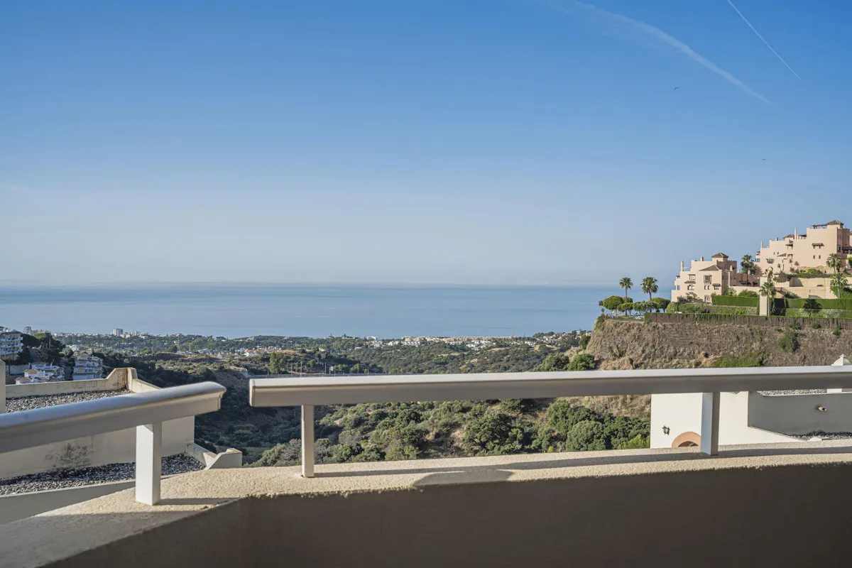 Panoramic Sea View Apartment in Nueva Calahonda
