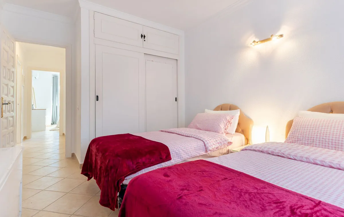 bf5274ff-c0b1-4049-8965-13a560ccfa07