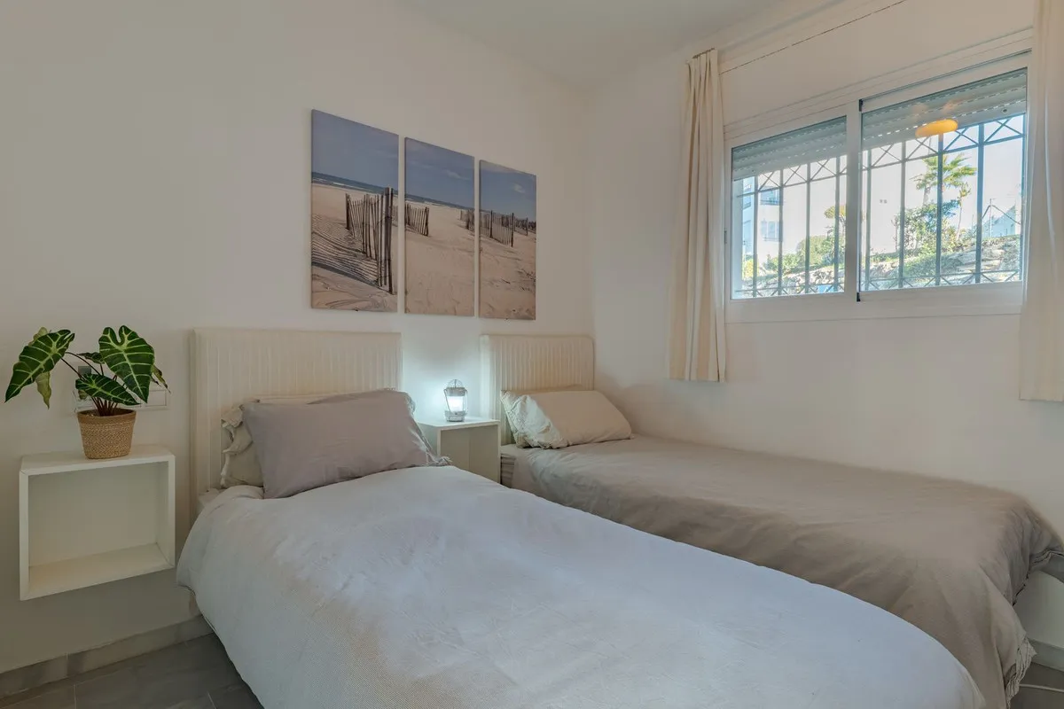 025f4360-d15d-41a5-8e86-fe0a65c71591