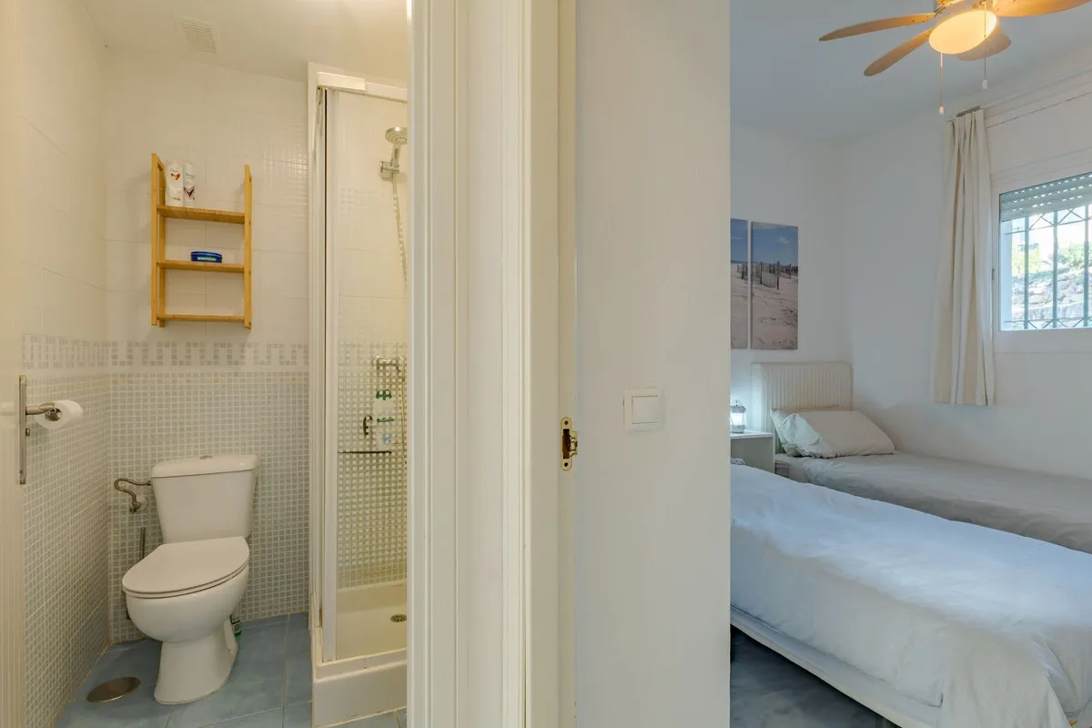 4b489603-5335-41c7-94db-3f61fe386ca4