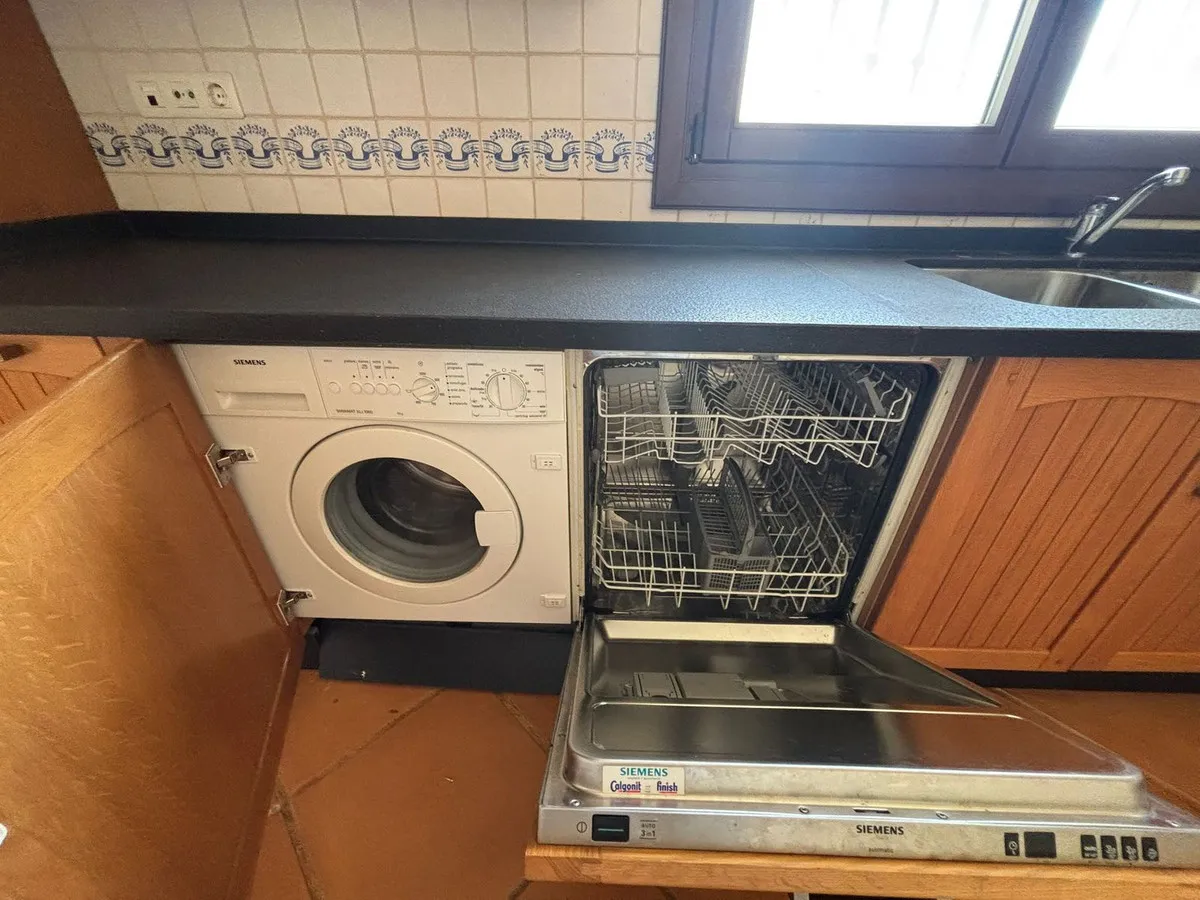 24b40e33-34a2-42cf-bf68-b97f4b020bd8