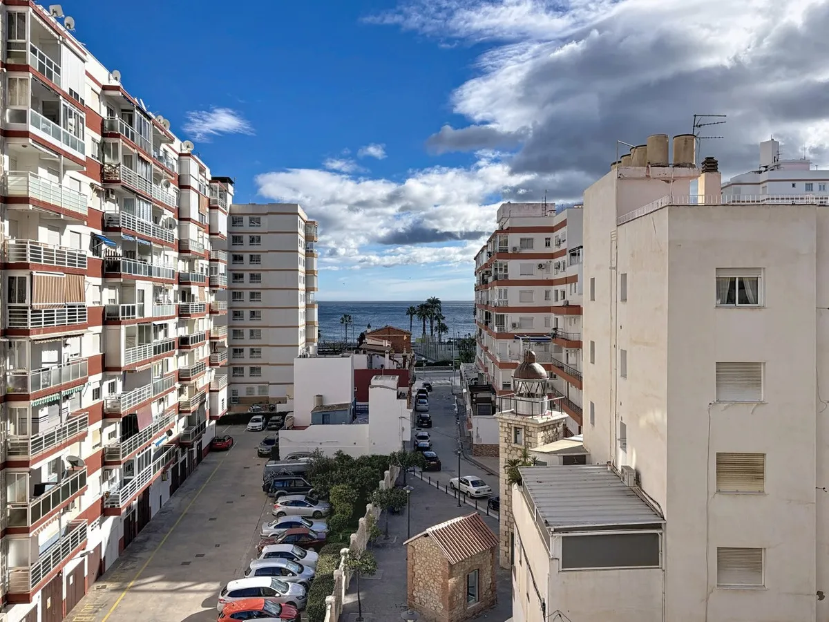 Seaside Serenity: 3-Bedroom Apartment in Torre del Mar