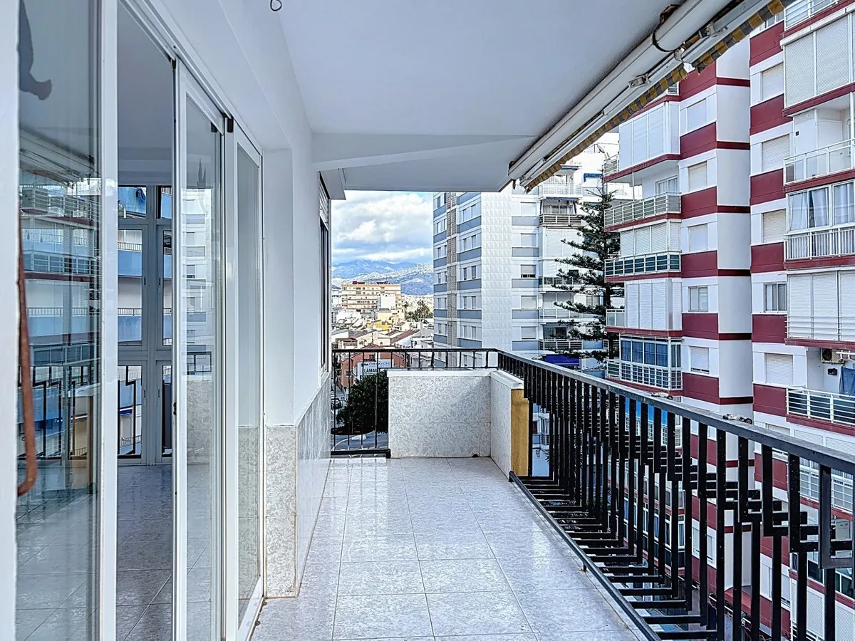 6d055851-6d24-4dc3-affc-4dd7bd44c727