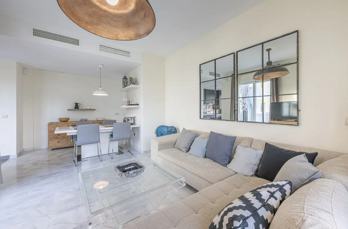 2256d8a9-8e36-42d1-96fb-5aa11d9c2807