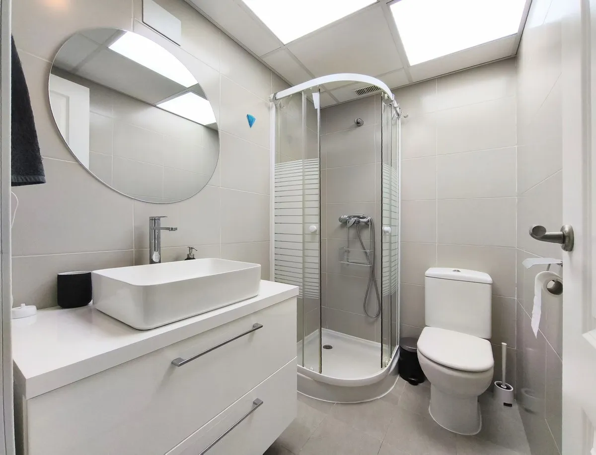 76fb28ec-5a54-4c9c-ba25-939cd259efe9