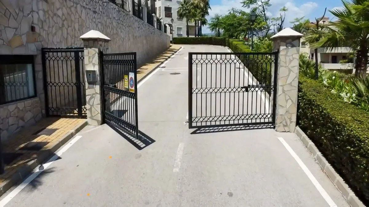 c8197603-36db-4de5-9ebb-1c332307330f