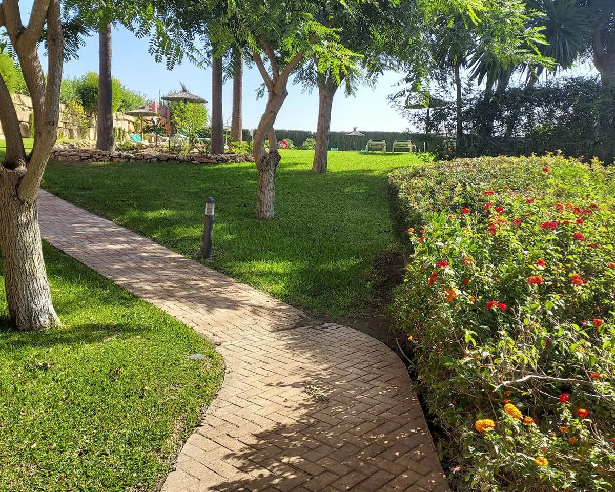 39547889-0cb4-49b1-8f23-ee35713b4b0e