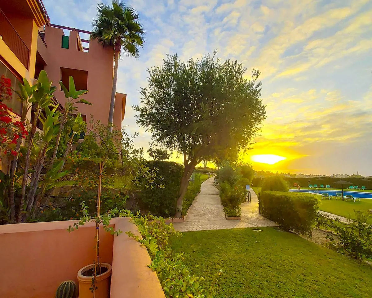 932643bf-8b85-425c-b0f4-e4615b285f31