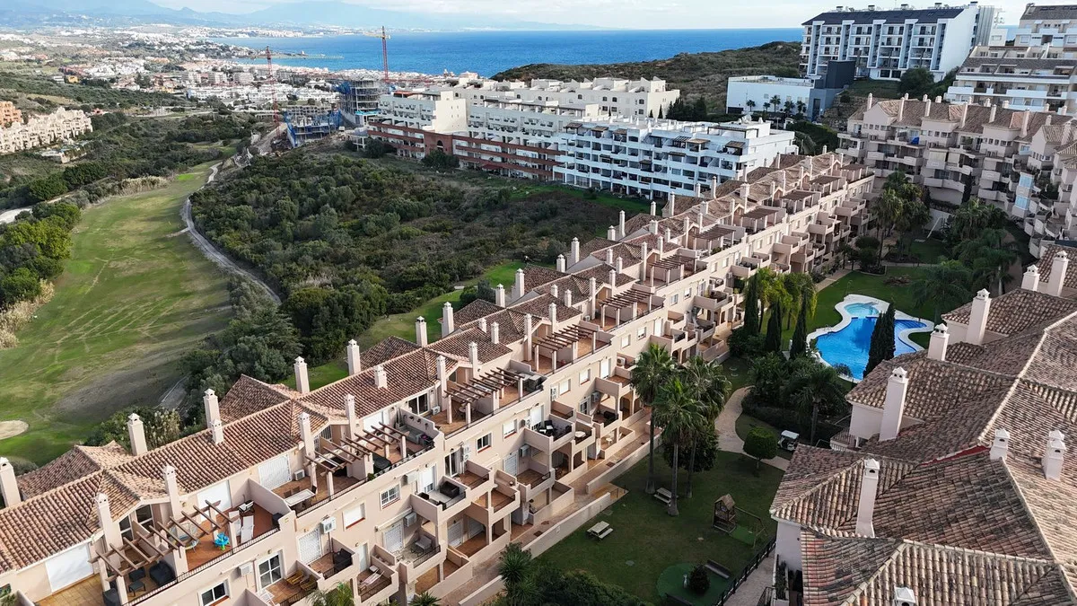 Elegant Duplex Penthouse in Duquesa Fairways