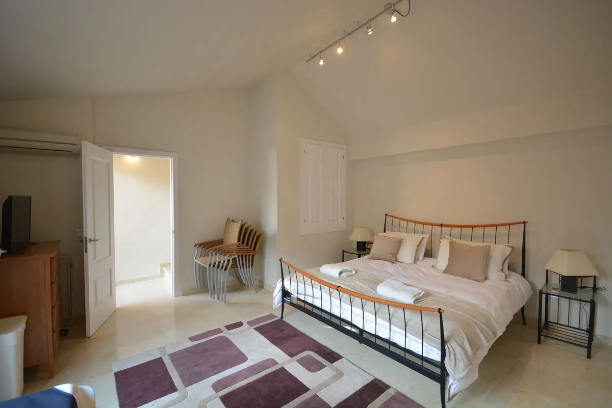 dc8f4642-7b7d-45a3-8b9f-9bb174b762bf