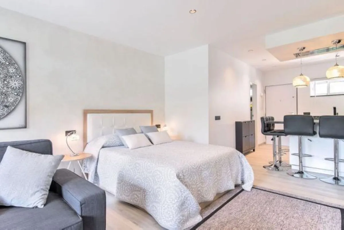 e565b826-4132-438a-bbb7-7af7e8b4911f