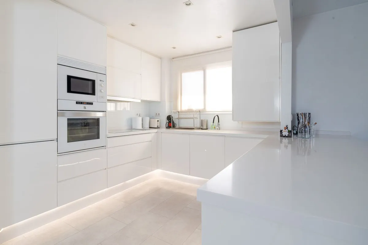 b8bb80aa-a6a2-4127-88a0-6e6fa6723526