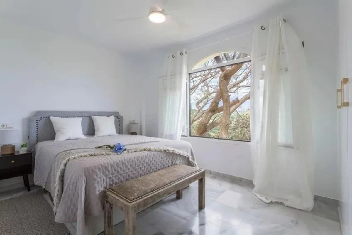 00fead74-d9e9-49b1-b188-6733c3623367