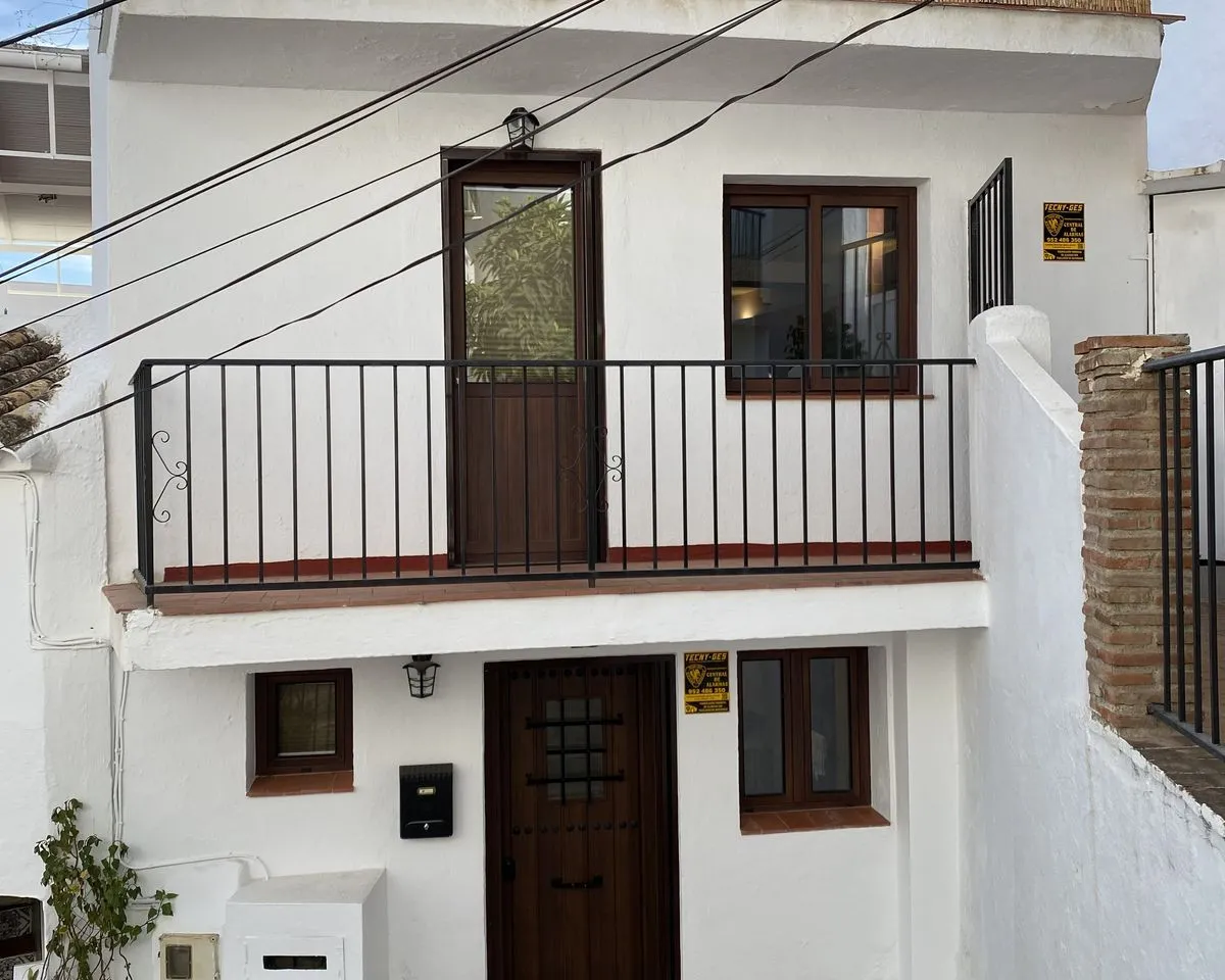 Modern Elegance Townhouse with Spectacular Sea Views