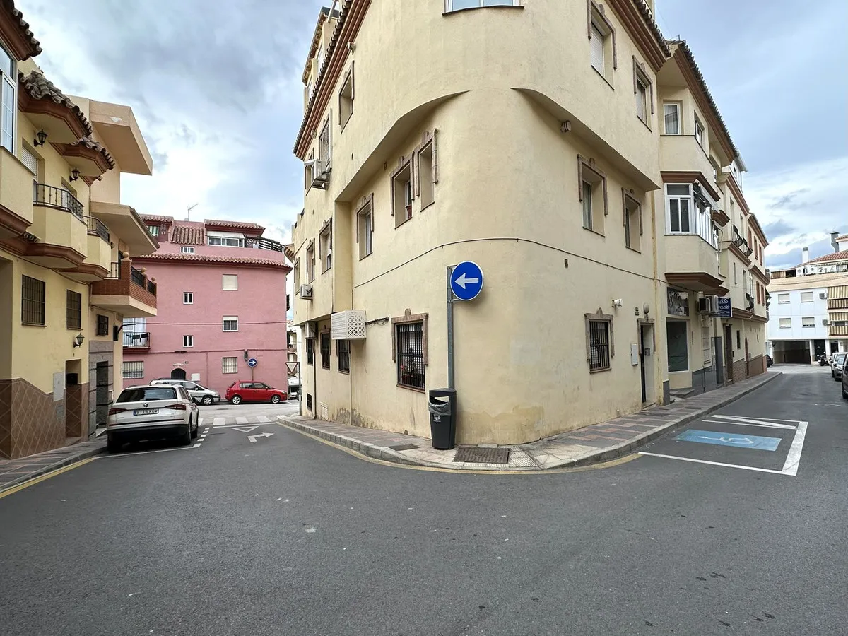 17b2d4d0-db88-4046-b283-30bd9b8df516