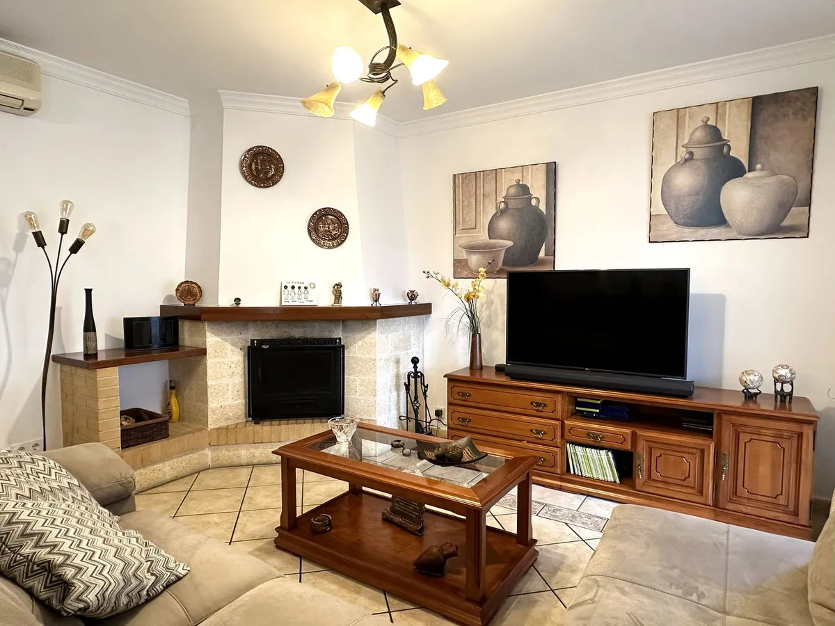 Elegant 4-Bedroom Penthouse with Private Roof Terrace