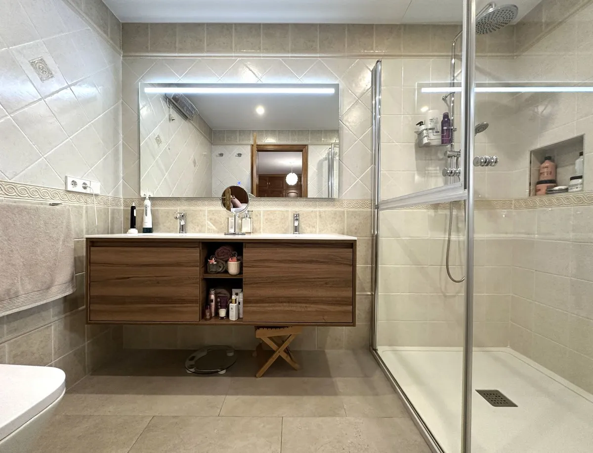 6221919f-4144-43b1-8cfd-6a3ba71eff21