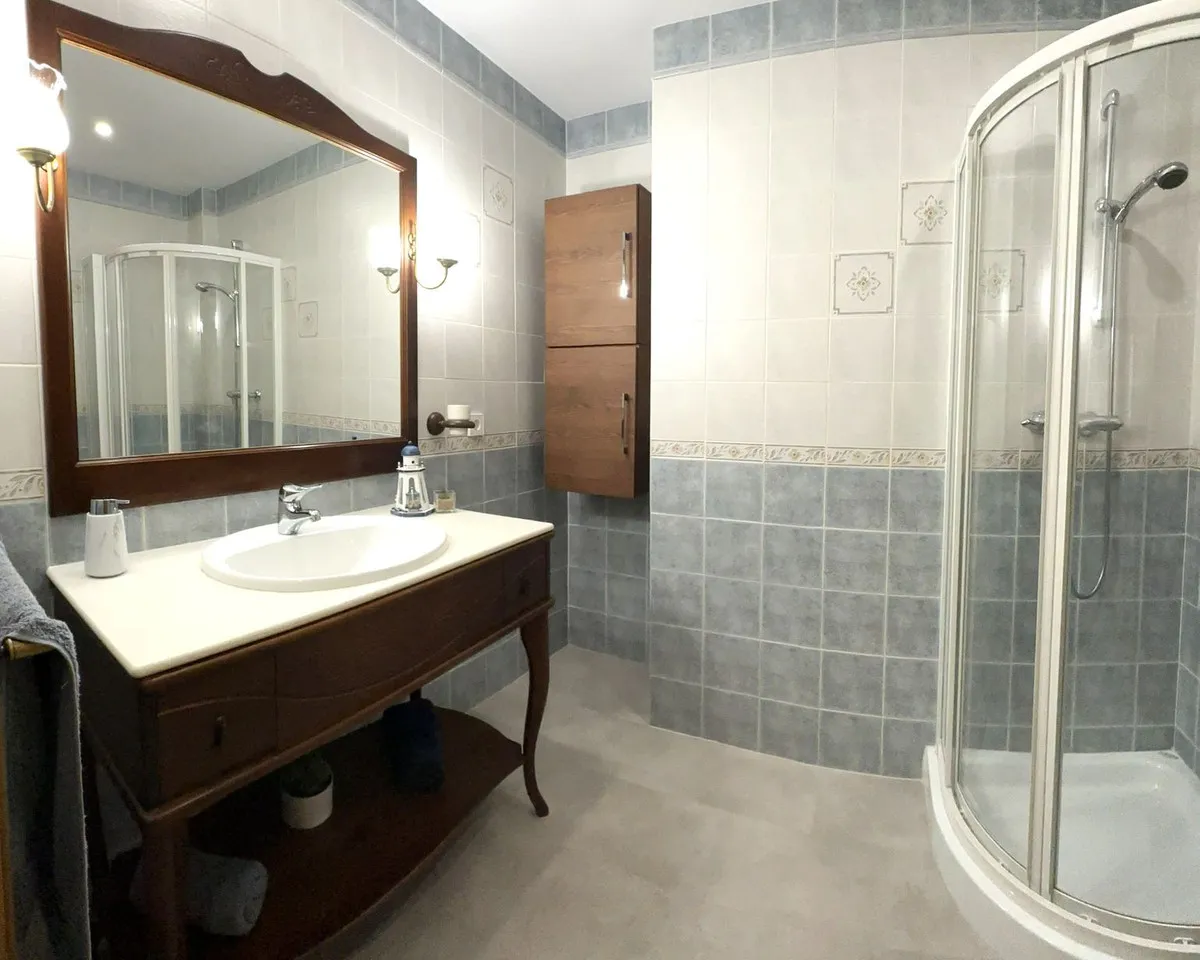 7dfed500-b570-453c-8f99-0d358ada9f3e