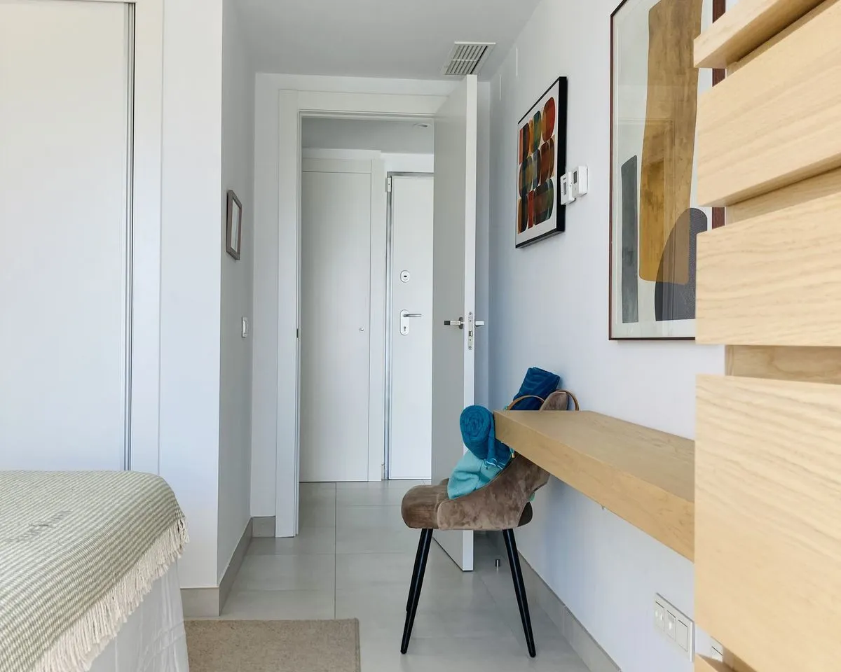 e2041ec6-e2d4-49b9-99fc-9ca07d41512c