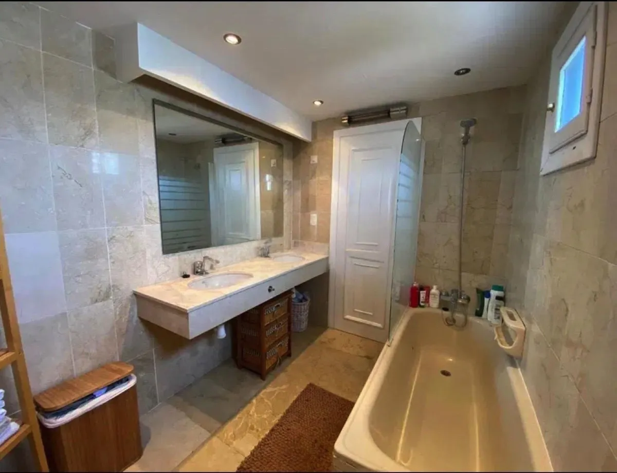 9d320efa-696a-4077-82b2-d2b112835d5b