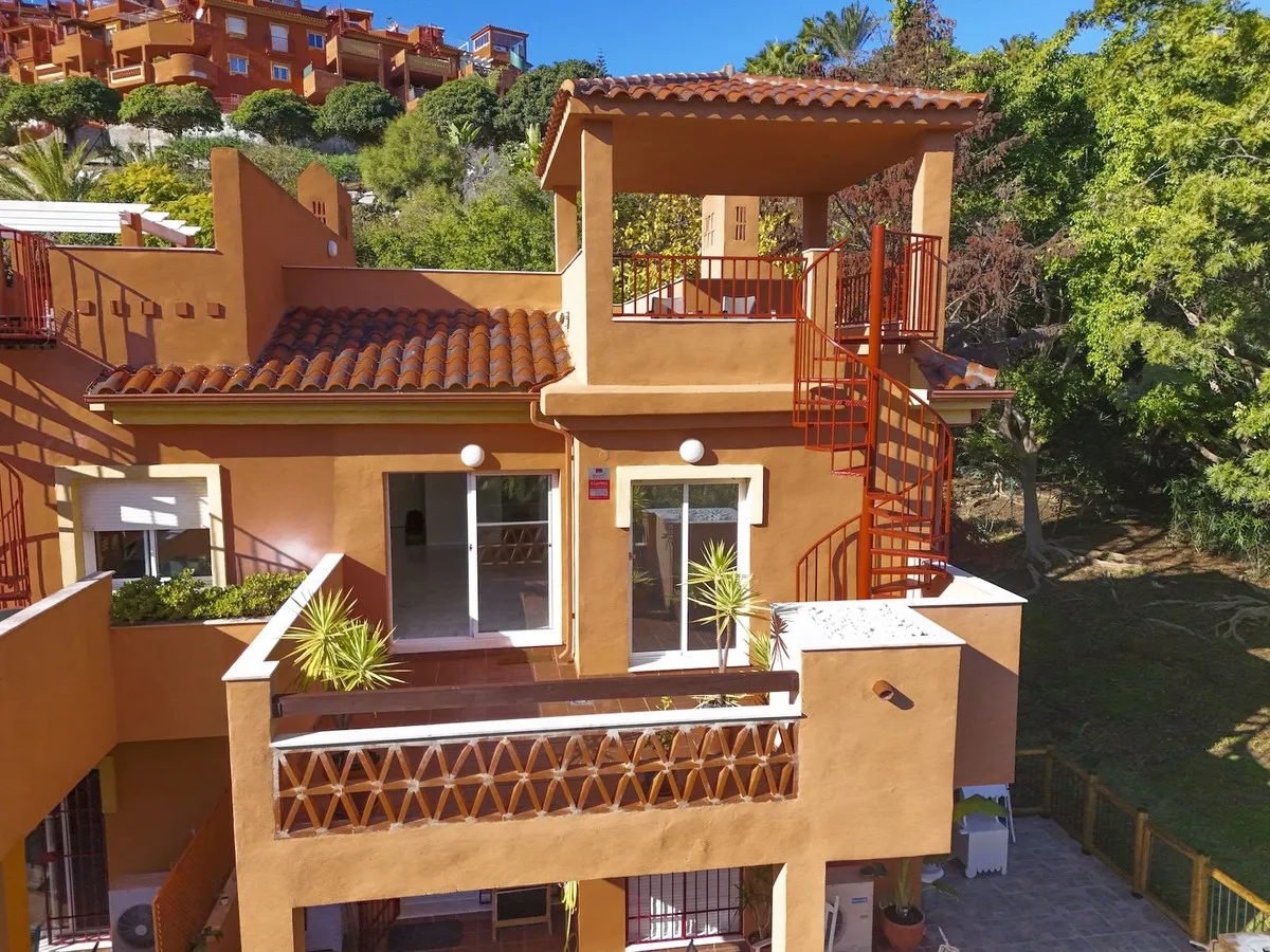 e6c48f2e-dcf7-4fe7-a35e-61f7726ca1e1