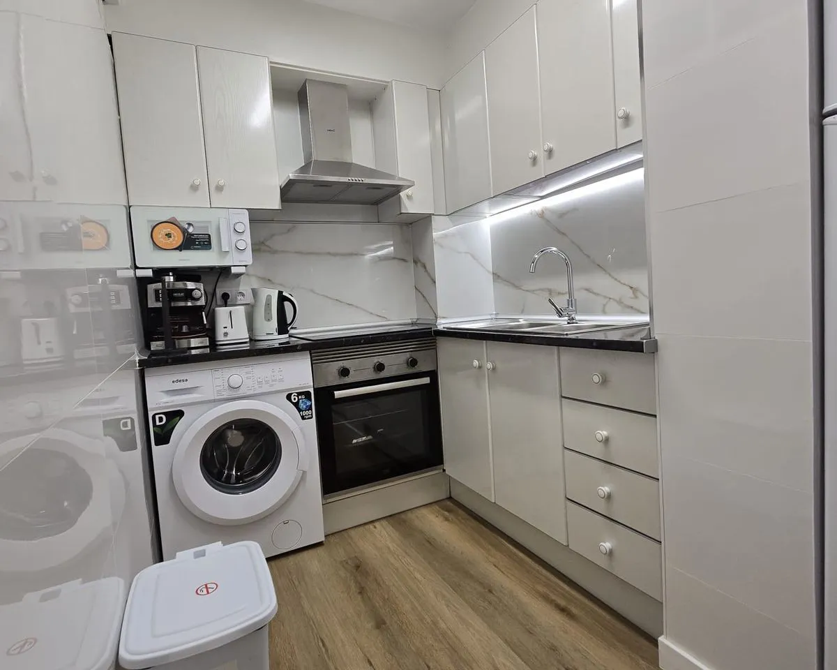 eb093c76-5b8f-4cef-b907-19eee739b166