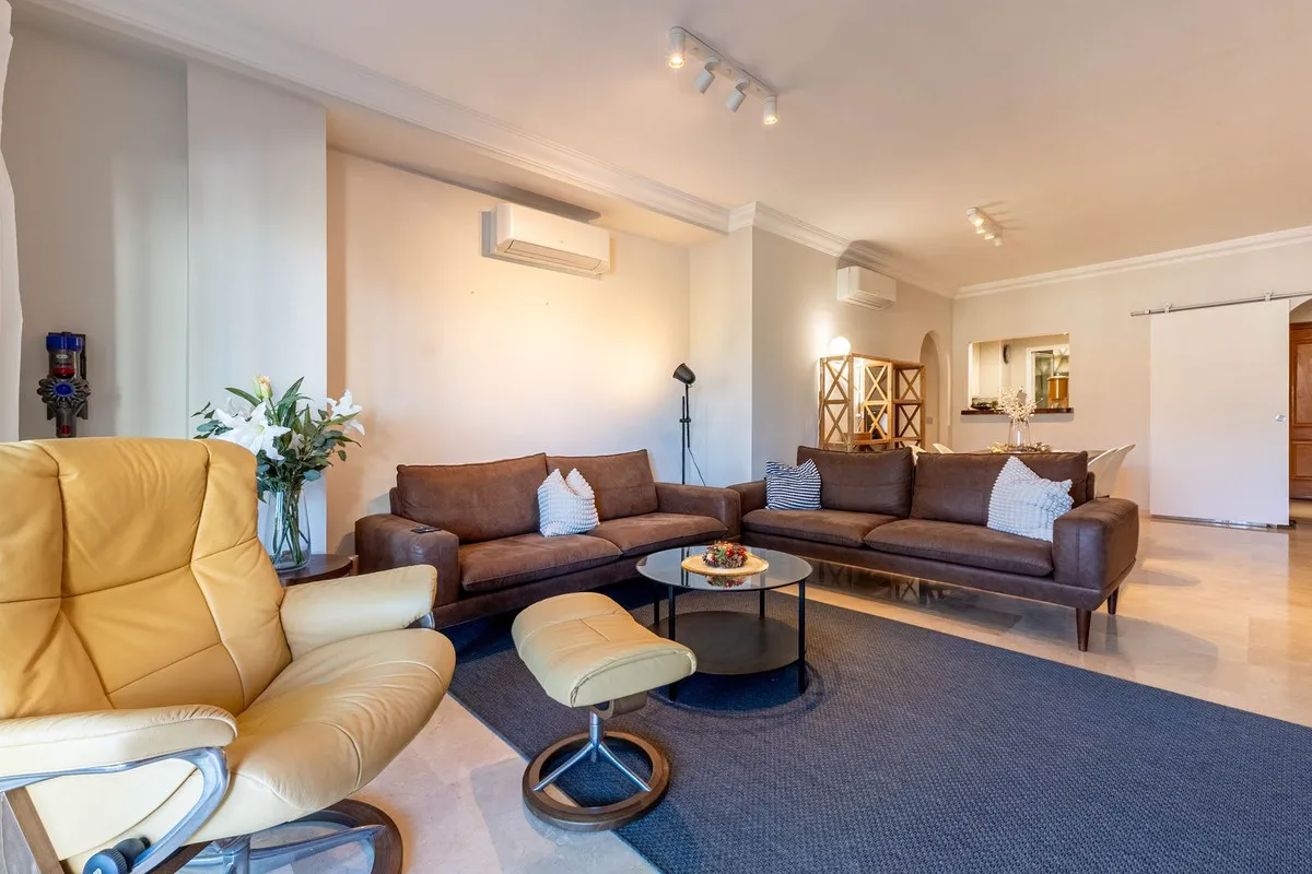 e2748db5-8040-4686-979d-41dbe541bc00