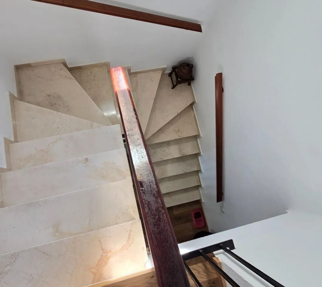 dba5affb-2ea5-4005-95f5-510dd985deb8