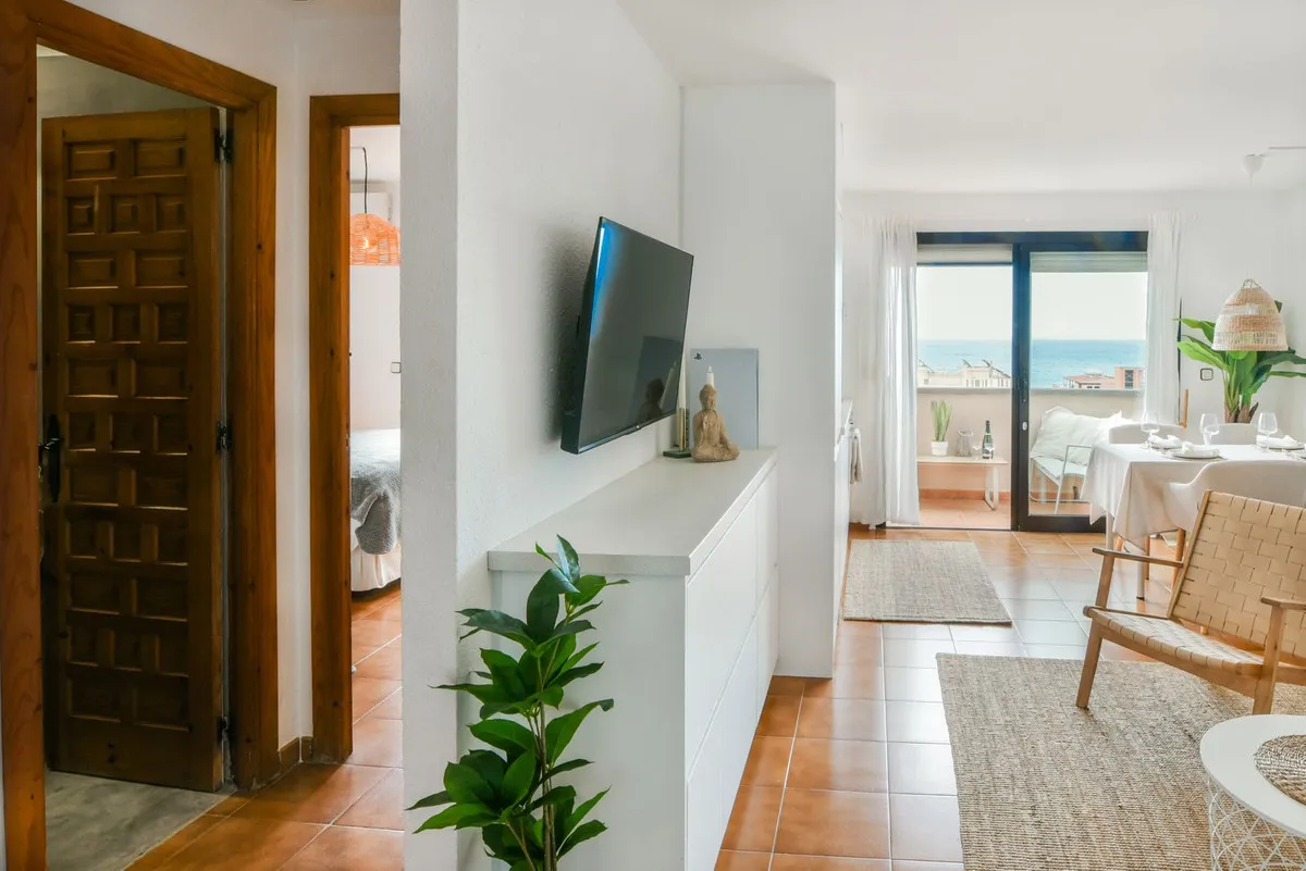 0c438373-31d3-41b2-8070-676d77578081