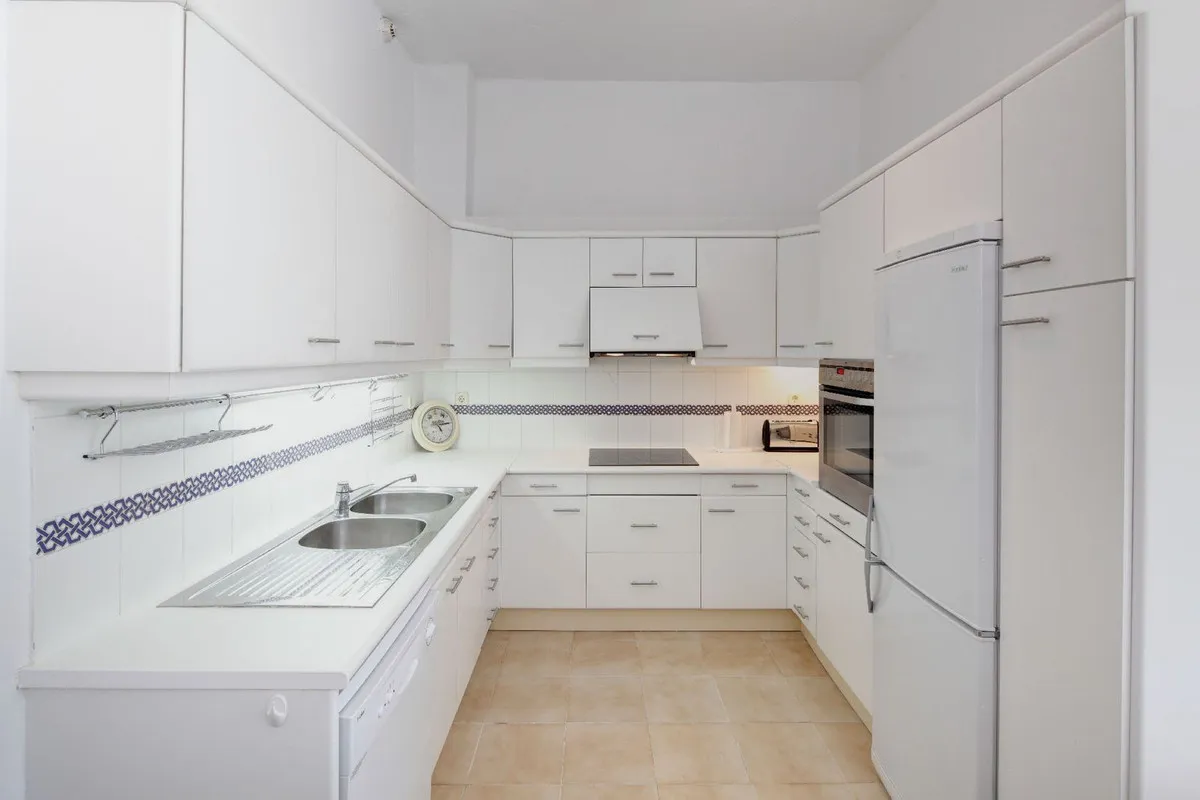 f26a5867-8850-4e12-a6b0-b8b90efd321e