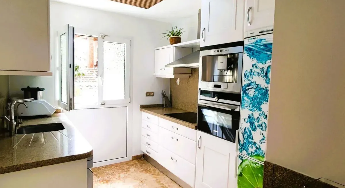 31b9a456-efee-4528-8b56-eb348ee61786