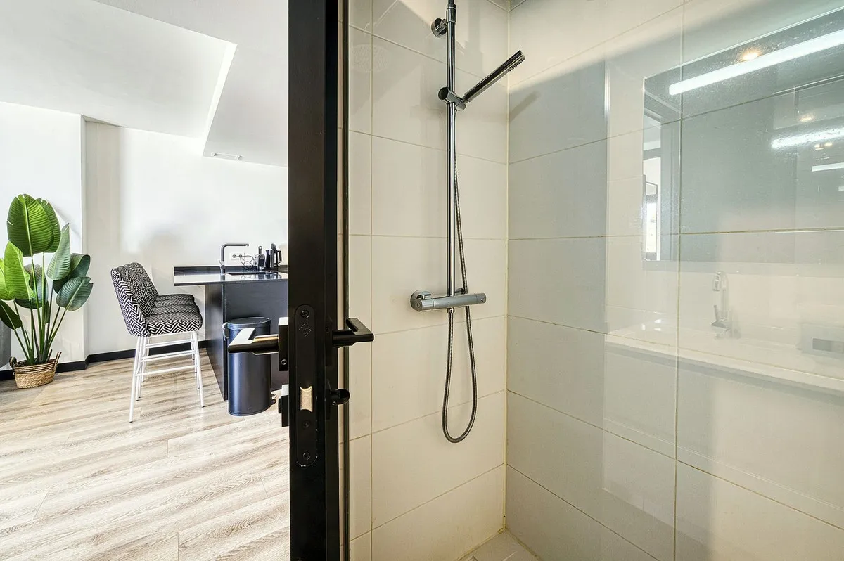 04623c3c-31bc-4ec7-9852-f9132d771019