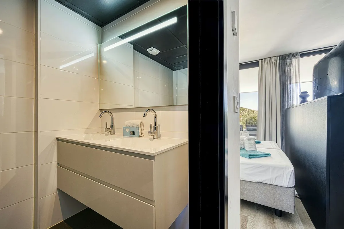 69965154-2f41-4294-8d28-079ebf883667