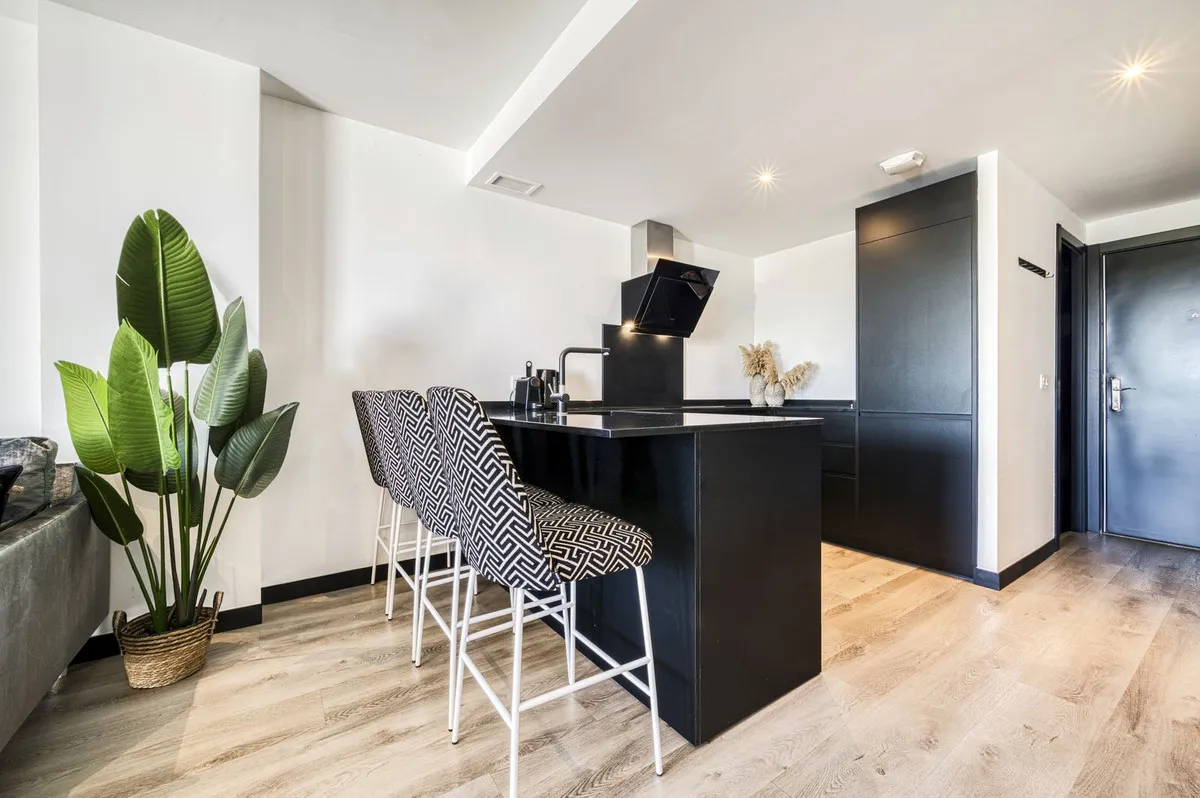 8c4ef5cc-4b94-4055-beec-bd40ec4b4342