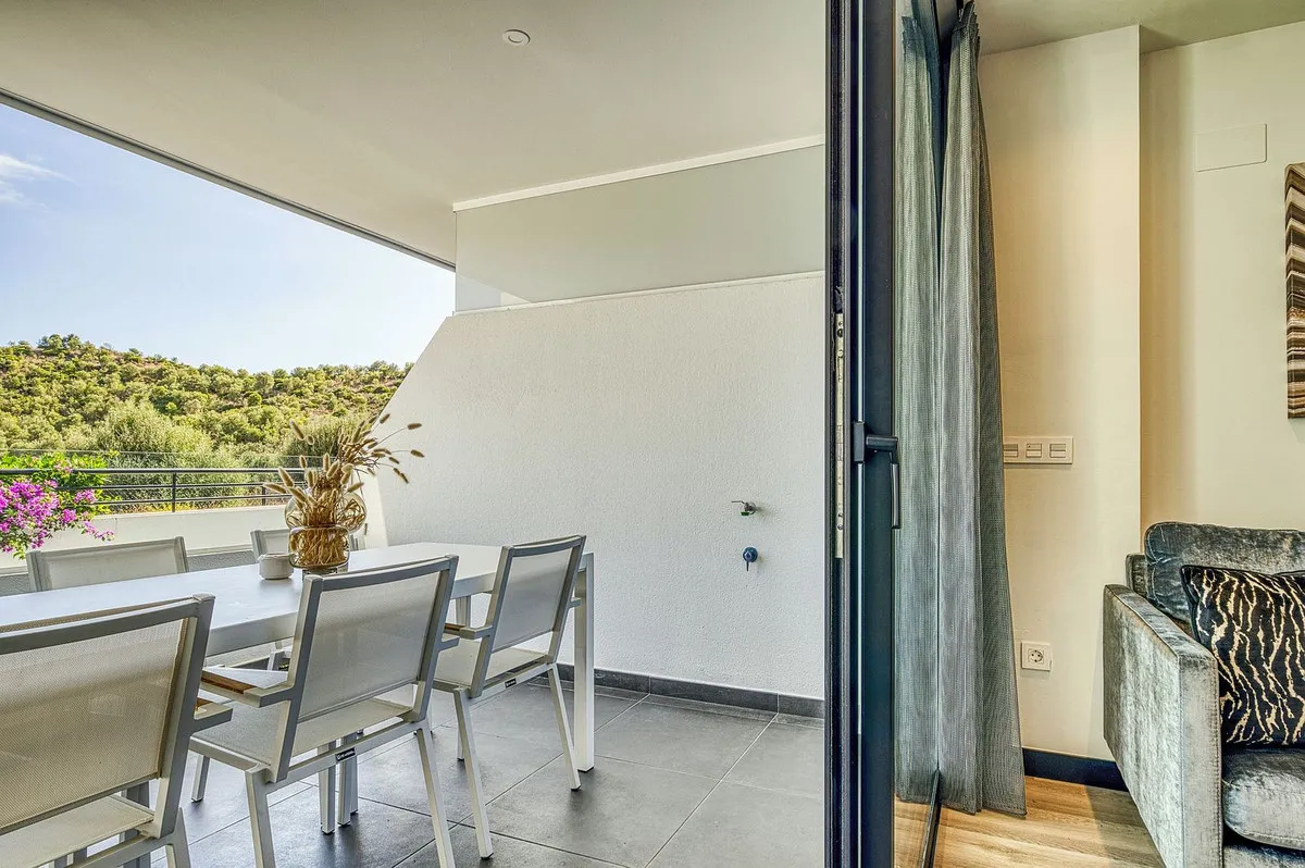 dbc3f120-5b0b-4a09-be8a-168c984488be